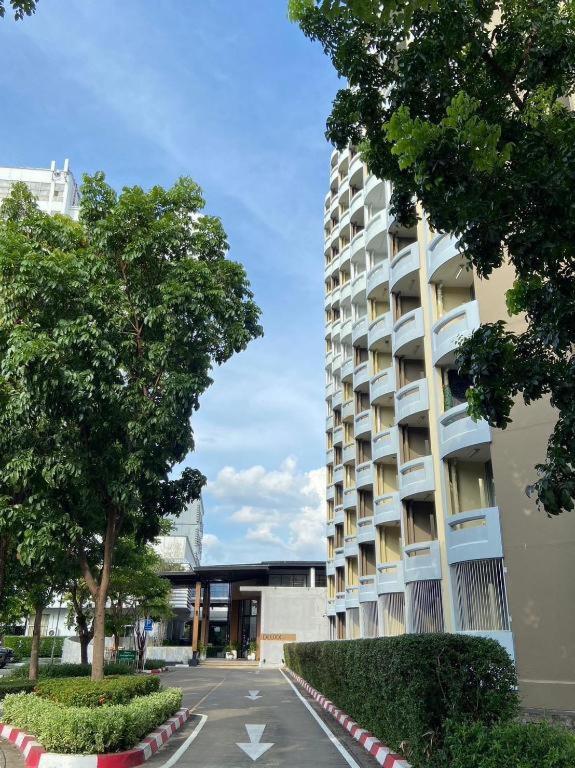 Hotel Dluxx Thammasat Pathum Thani Exterior foto