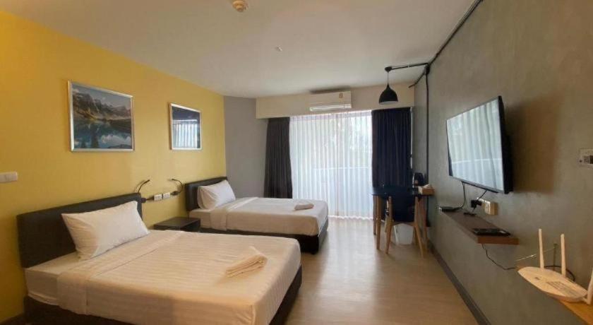 Hotel Dluxx Thammasat Pathum Thani Exterior foto